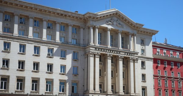 Скалы в кабинете: Дора Янкова и Тодор Чобанов были назначены заместителями министров