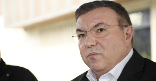 Анжелов: П.П. - политические лицемеры, рискуя наше вступление в европейскую зону