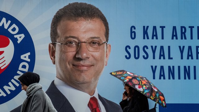 Турецкий суд оставил мэра Стамбула Экрем Имамоглу под стражей