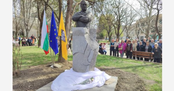 Они открыли памятник Ивану Абаджиеве в Нови -Пазаре