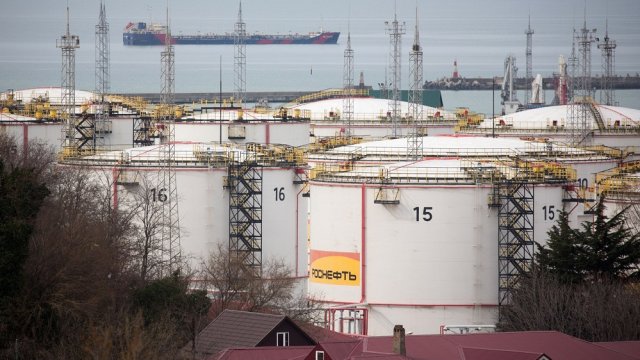 Центральный банк России предупредил о риске длительных низких цен на нефть