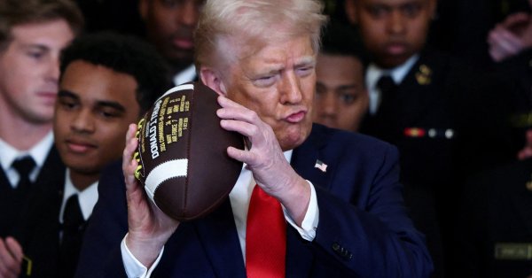Рейтинг одобрения Дональда Трампа побил нежелательную запись