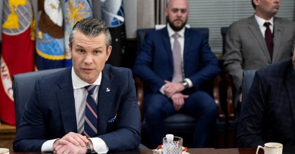 Пентагонский коллапс: выбросит ли Дональд Трамп Пит Хагет Дональд после «Сигнала»?
