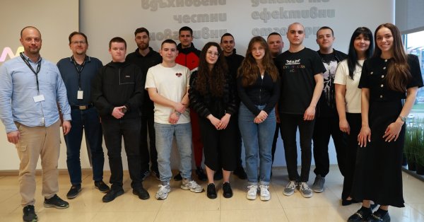 Техническая академия студентов Vivacom соревнуются в первом в истории Hakaton компании