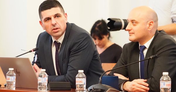Мирчев: «Ренессанс» и герб в болгарском парламенте похожи на торговые центры