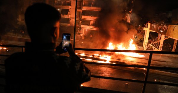 В то время как деревни измеряют то, что шумнее: полиция в Греции конфисковала 130 000 незаконных фейерверков
