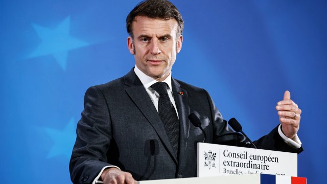 Macron рассматривает новые ранние выборы во Франции этой осенью