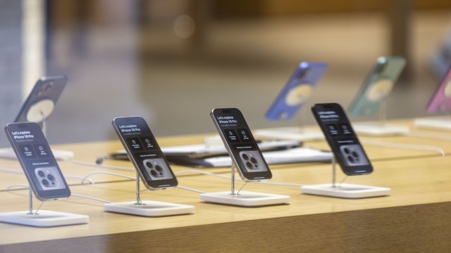 Apple несла 600 тонн iPhone из Индии, чтобы «побить» обязанности Трампа