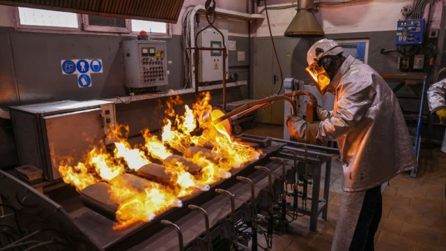 Осаждение таможенных обязанностей США взвешивает золото, но последствия будут ограничены