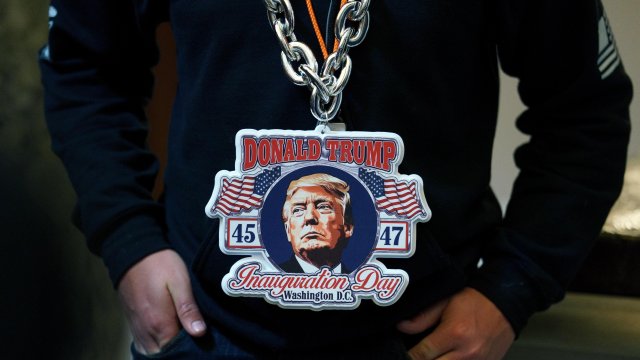 IPE: Коммерческая политика Трампа поставит нас в мировую рецессию