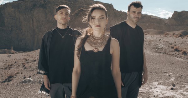 Приглашенные музыканты и аудиовизуальное шоу на концерте Trigaida