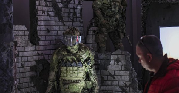 Русская пропаганда: Живы должны "поцеловать ноги"