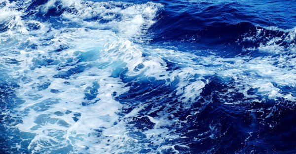 Мощные волны вдоль побережья Австралии, по крайней мере, шесть убитых