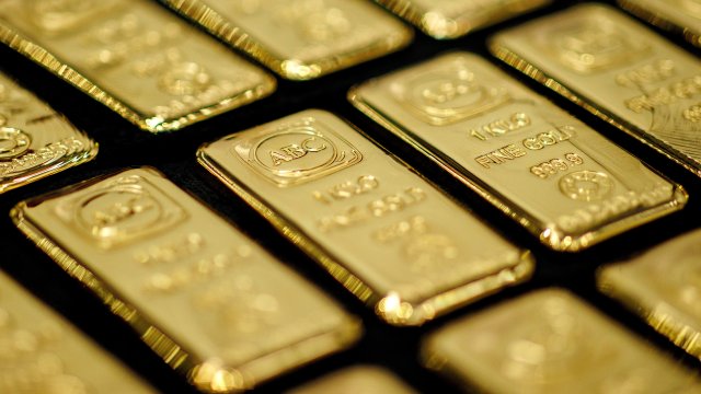 Золото начинает возвращаться из Соединенных Штатов в Швейцарию после его исключения из обязанностей Трампа