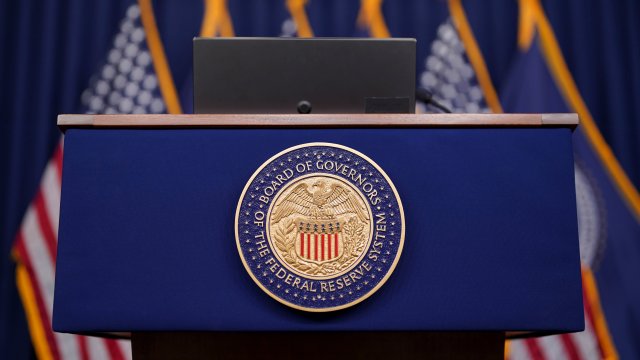 Может ли Дональд Трамп действительно удалить Джерома Пауэлла из ФРС?