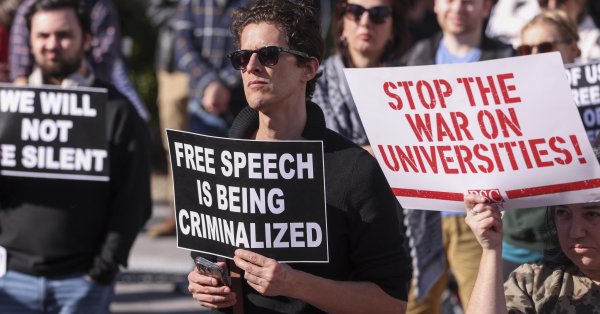Протест университетов США против политики Трампа