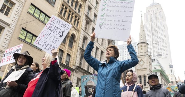 От Нью -Йорка до Аляски сотни тысяч протестов против Трампа