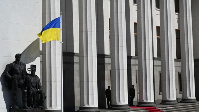 Любые выборы в Украине не останавливают войну