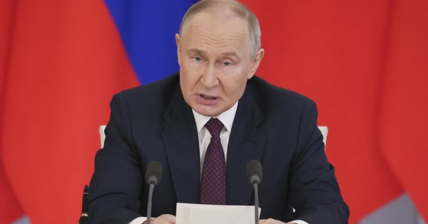 Демонстрация силы России скрывает экономически и дипломатические трещины