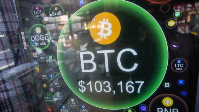 Рыночная капитализация биткойнов привлекает новых инвесторов, но опытные не очень уверены