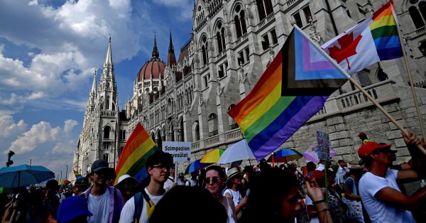 20 стран ЕС критикуют Венгрию за запрет парада ЛГБТ