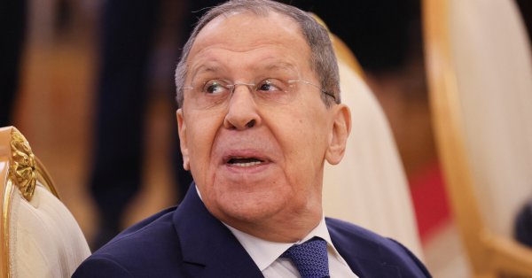 Лавров: неуместно вести переговоры в Ватикане