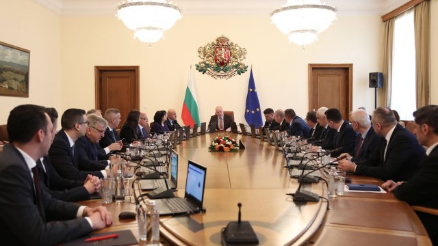 Правительство будет продавать государственную собственность, а средства будут строить школы и детские сады