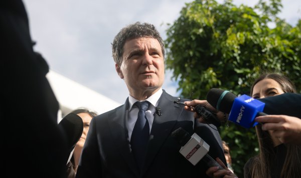 Как Румыния ослабла угрозу далеких президентских выборов
