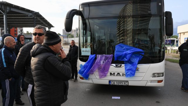 София без наземного общественного транспорта в течение пятого дня подряд