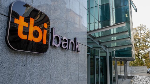 Муди изменил перспективу рейтинга TBI Bank "позитивного"