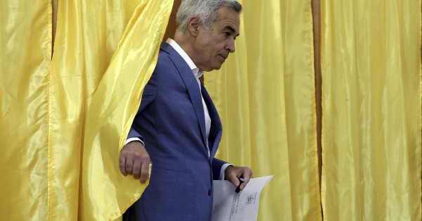 Бывший кандидат президента Румынии, Жоржесо, уходит из политики