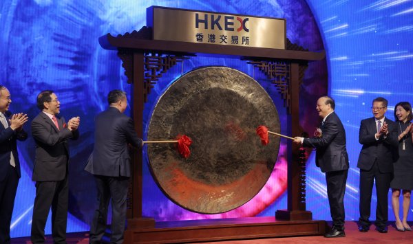 Catl Rose в дебюте в Гонконге в крупнейшем в мире IPO в этом году