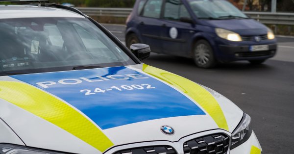 Беременная начала рожать в пробках, полицейские сопровождали ее в больницу