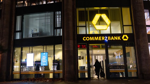 Банки в Германии ожидают роста их прибыли от более высоких расходов на оборону