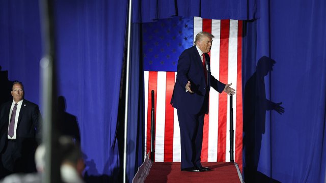 100 дней на 5 фотографиях: что Дональд Трамп на самом деле сделал с США