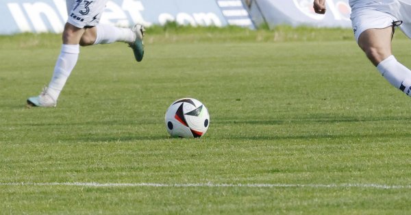 Сентябрь победил 3-1 дома Славия