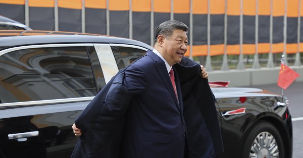 Кто впервые моргнул в торговой войне США?