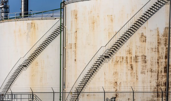 Нефть выросла после сигналов разговоров между Китаем и Соединенными Штатами