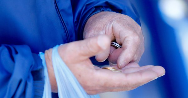 Истина больно: более 1/5 болгар бедны, для 41% нет отдыха вне дома