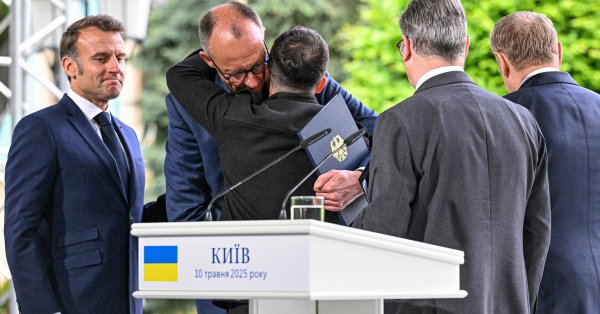 Макрон: предложение Путина о Украине "недостаточно"