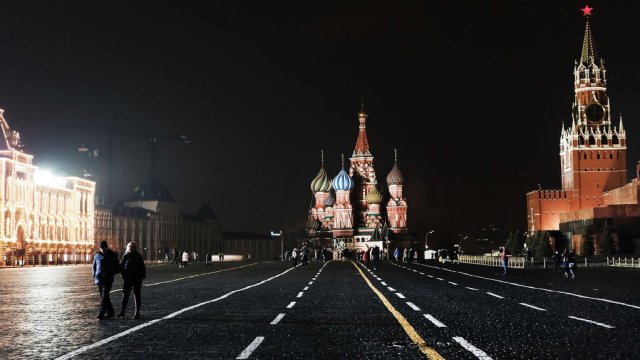 Инфляция в России задерживается впервые за шесть месяцев в апреле