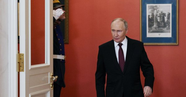 Слова Путина меняются, но не его просьба Украина передать территории