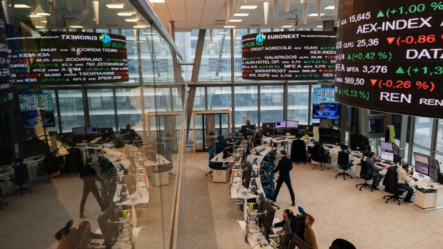 Европейские биржи окрашены в зеленый