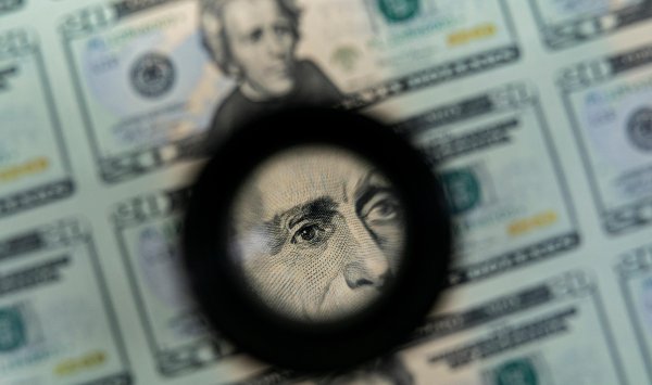 Спекулянты являются самыми негативными в отношении доллара с сентября