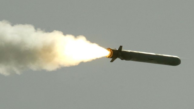 Дроны нападают на военные аэропорты в Крыму, Россия резко увеличила линку в Черном море