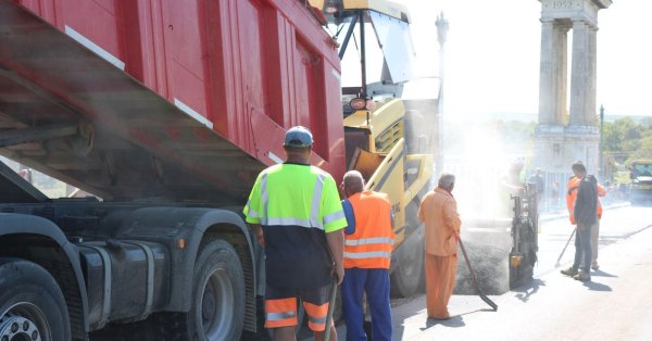 Движение Danube Bridge находится в одной полосе с режимом пропускной способности