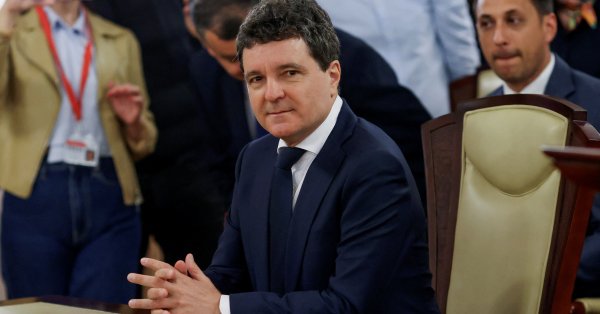 Nikushor Dan будет приведен к присяге 26 мая, а сторонники Симиона призывают к протесту в Бухаресте