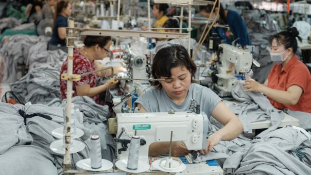 Глобальные фабрики не могут преодолеть неопределенность из -за обязанностей Трампа