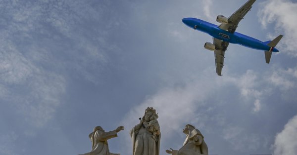 Самолет Lufthansa потратил 10 минут без пилота в воздухе