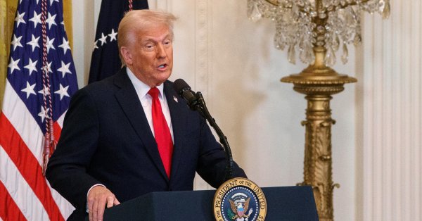 Трамп поговорит с Путином и Зеленски в понедельник